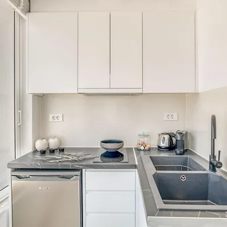 Sandy With View In Appartement Naousa