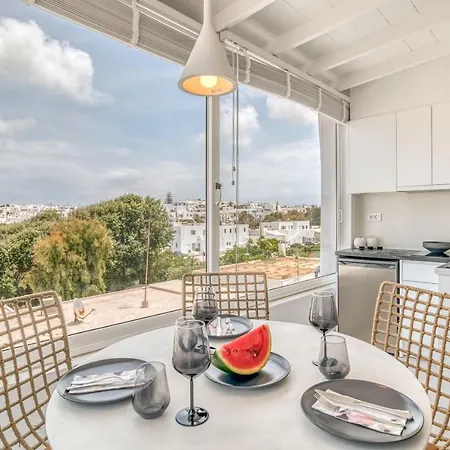 Sandy With View In Apartment *