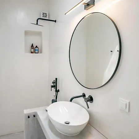 Sandy With View In Apartment *