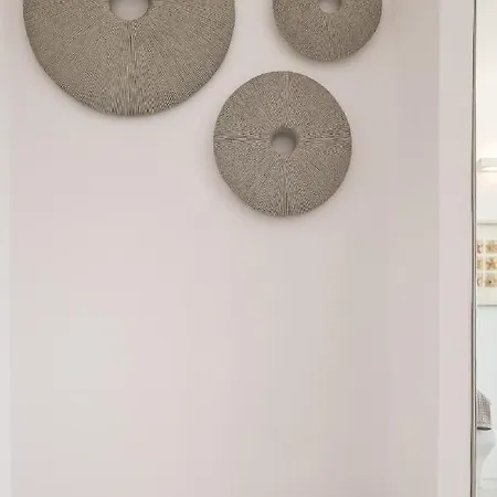 Sandy With View In Apartment